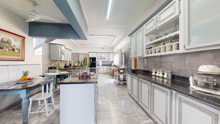 6 Bedroom Property for Sale in Van Der Hoff Park North West